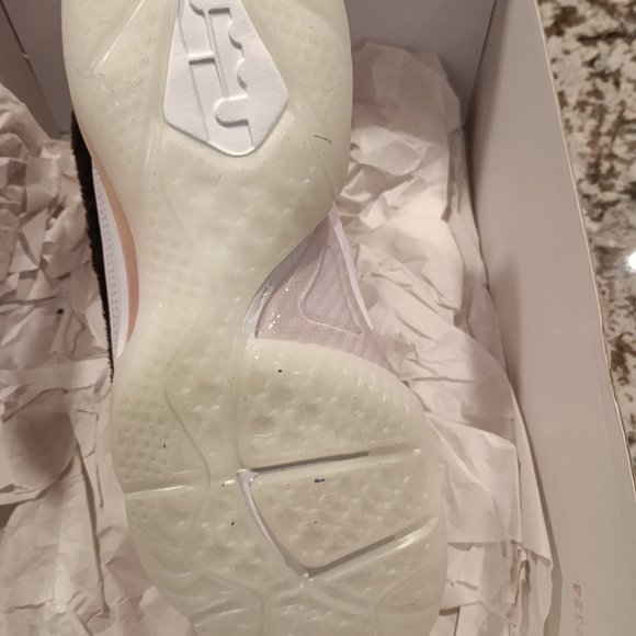 LeBrons basketball sneakers - Picture 3 of 7